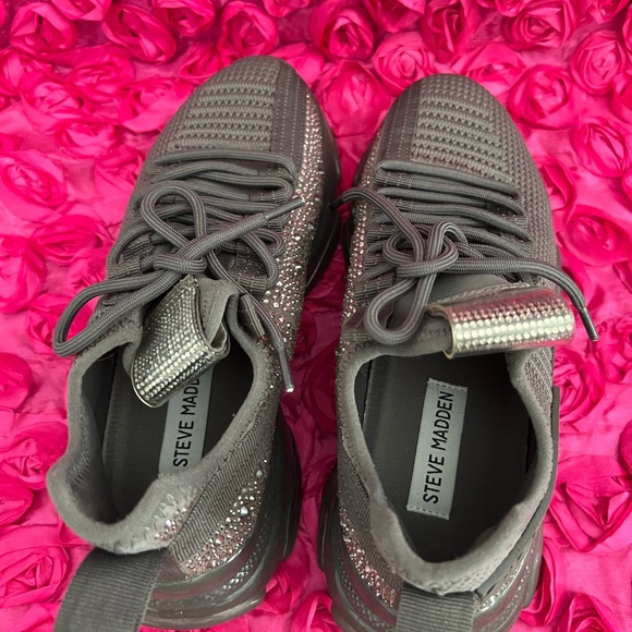 Steve Madden Women's Maxima Sneaker - Picture 6 of 9